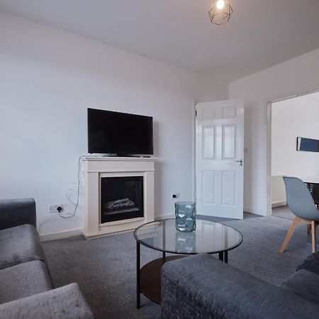 Modern And Vibrantly Designed Apartment Motherwell Exterior photo